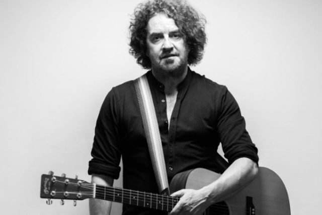 Ian Prowse and the Fiddle of Fire
