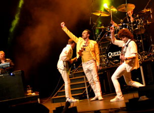 Flash : a Tribute To Queen