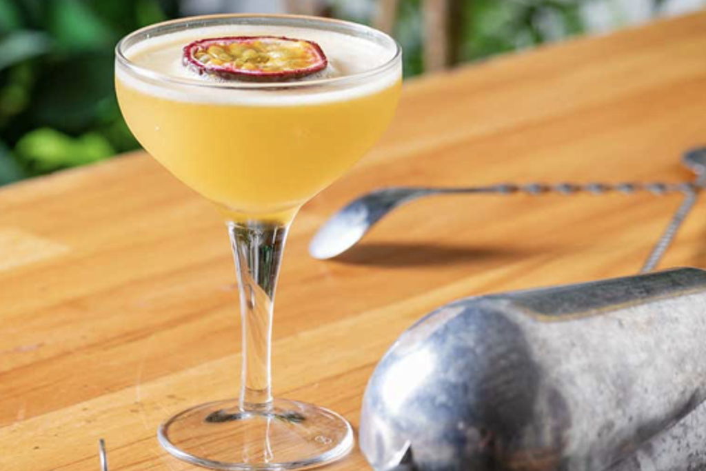 EXPERIENCES: Cocktail Masterclass - TT London