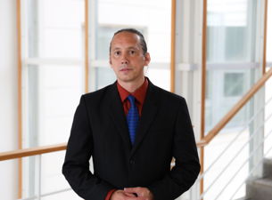 Kan lycka köpas för pengar? - En lunchföreläsning med John Magnus Roos