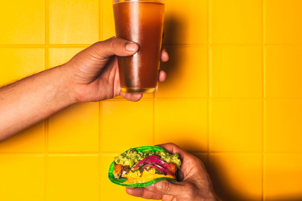 Logo MICHELADA + TAKO por solo 8€