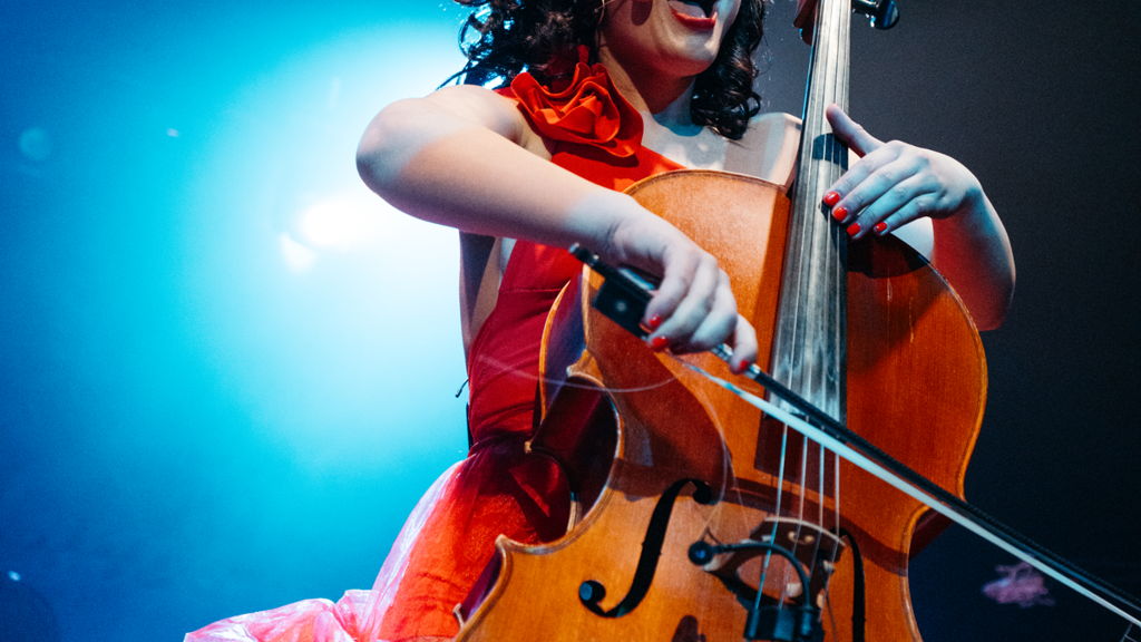 Ana Carla Maza