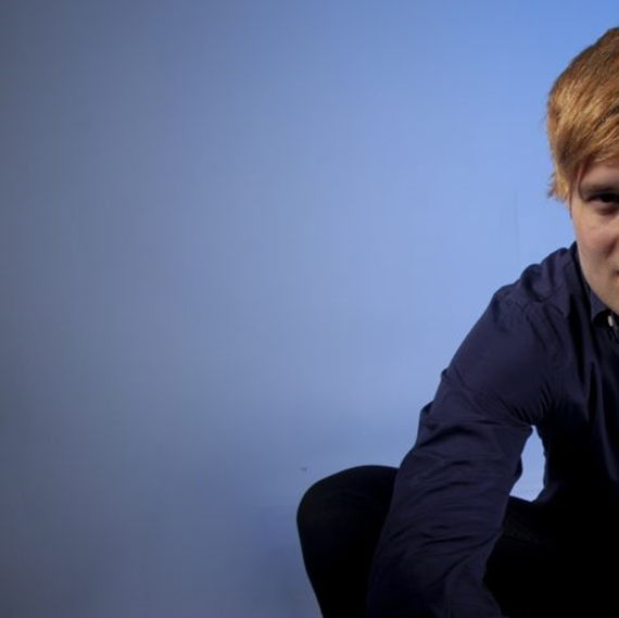 Tom White perfoms Lewis Capaldi, Ed Sheeran & George Ezra