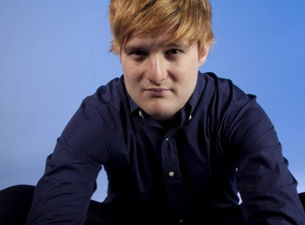 Tom White perfoms Lewis Capaldi, Ed Sheeran & George Ezra